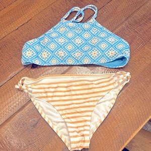 O’Neill girls bathing suit. Exc cond. Lightly padded Tag removed fits like 10/12